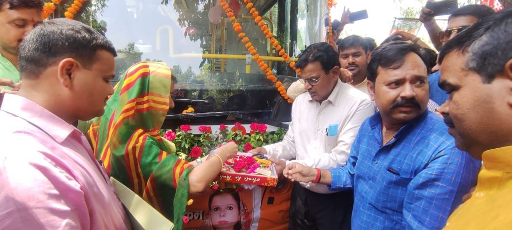 Inauguration of Electric Buses from Lucknow to Atrauli/लखनऊ से अतरौली तक इलेक्ट्रिक बसों का उद्घाटन