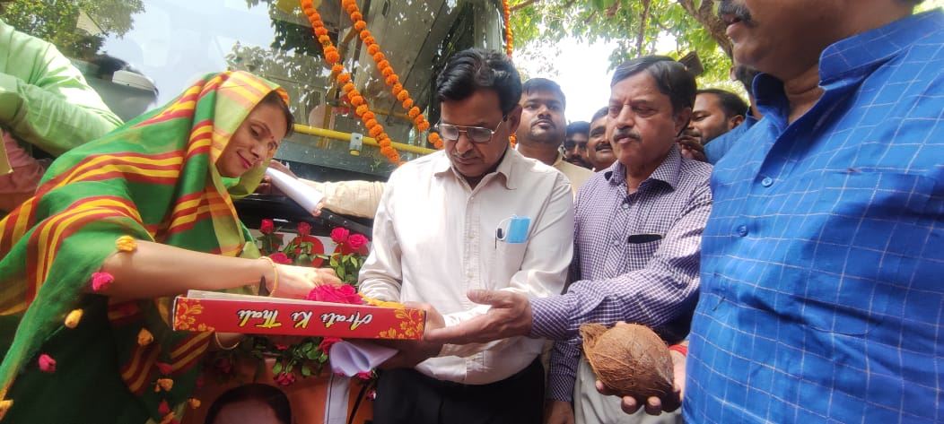 Inauguration of Electric Buses from Lucknow to Atrauli/लखनऊ से अतरौली तक इलेक्ट्रिक बसों का उद्घाटन