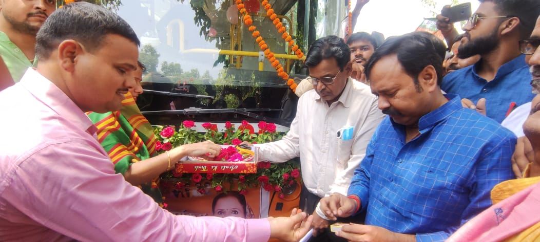 Inauguration of Electric Buses from Lucknow to Atrauli/लखनऊ से अतरौली तक इलेक्ट्रिक बसों का उद्घाटन